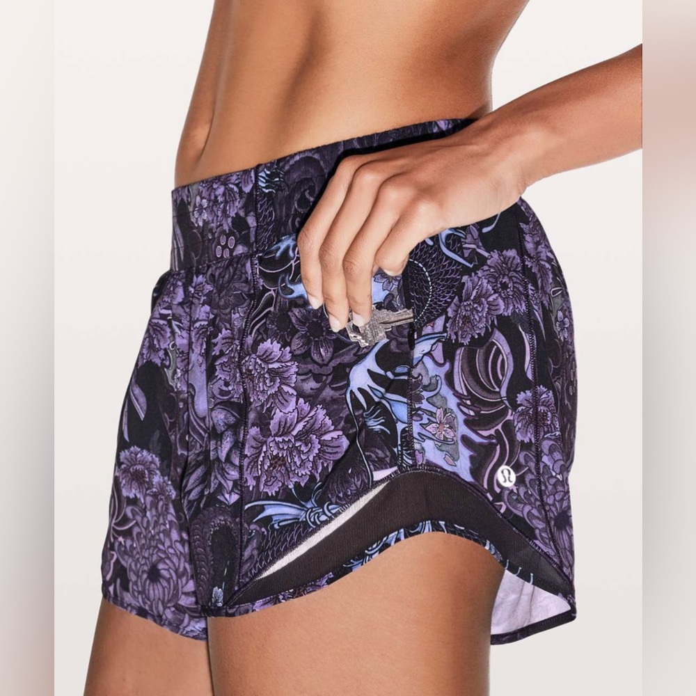 Lululemon Hotty Hot Short Memoir Multi Purple / Black Size 6